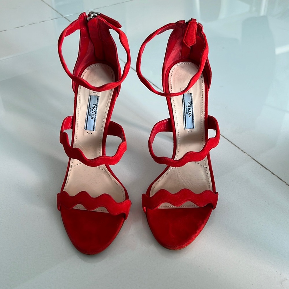 Authentic Prada zigzag Heel size 39